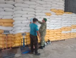 Piket Koramil Polut Pantau Stok Beras Bulog, Pastikan Ketahanan Pangan Tetap Aman
